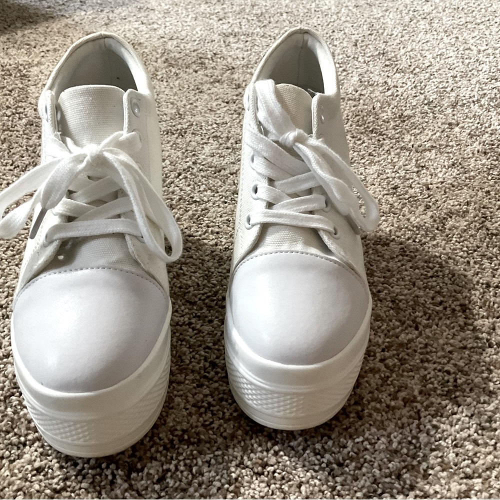 Platform sneakers
